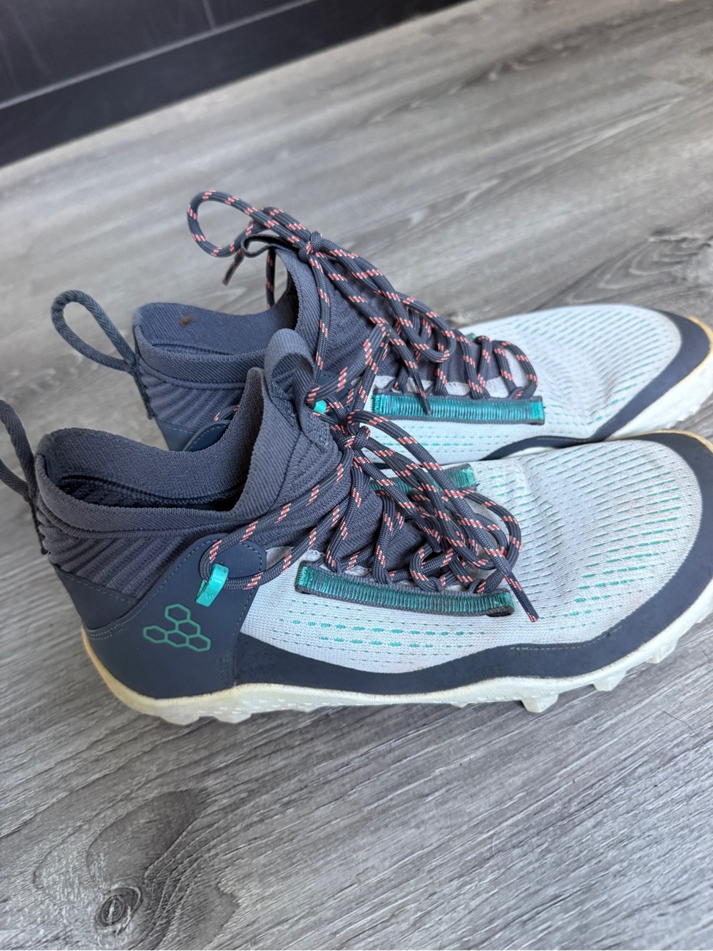 Vivo Barefoot Trail / Hiking Sneakers Women’s Size 9